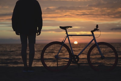 Watch the sunset and the bicycle

